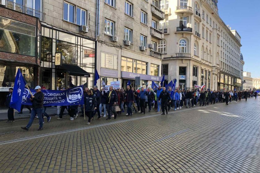 emergency medical care workers staged national protest demanding decent pay