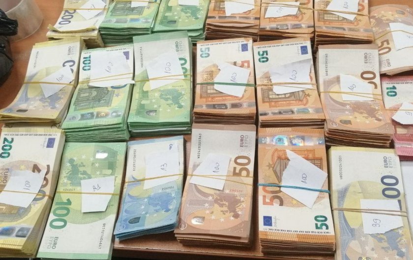 customs officers found 430000 bgn undeclared currency kaptain andreevo border crossing