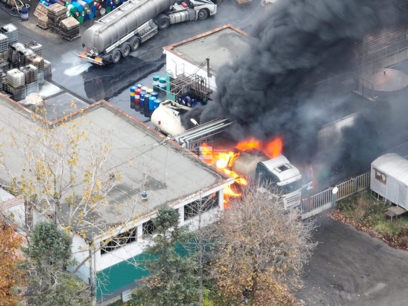 Ruse'de bir fabrika önünde tanker patladı 