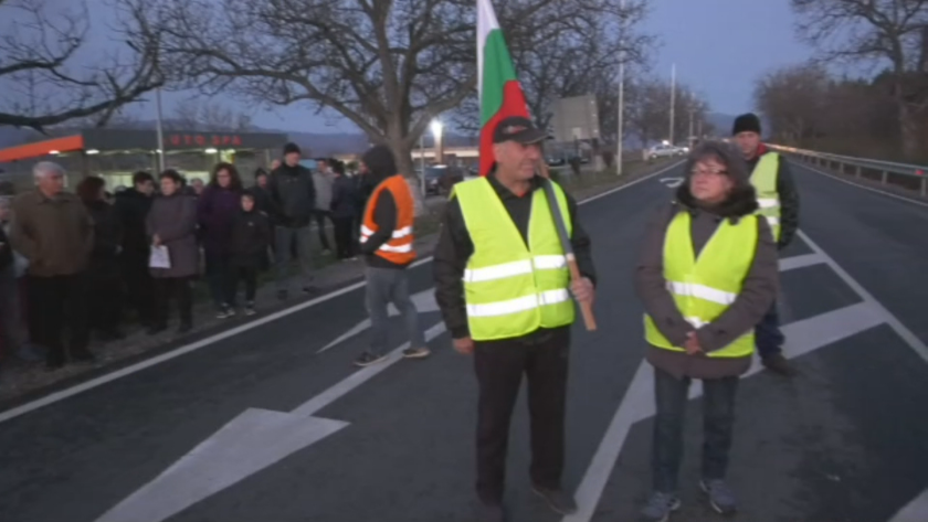 Защо хората от наводнените карловски села блокираха Подбалканския път?