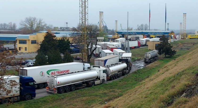 long queue lorries blocked traffic towards danube bridge bulgarian romania border