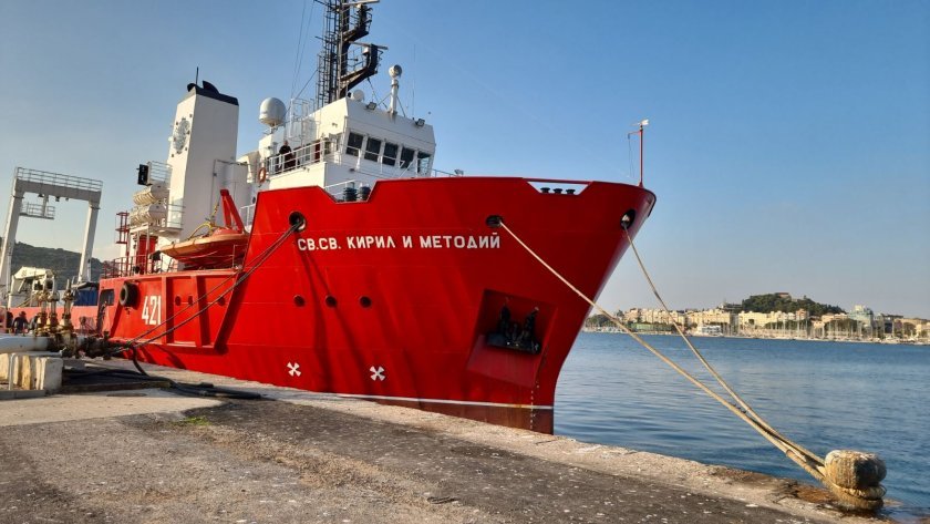 way antarctica bulgarian research ship docks port cartagena