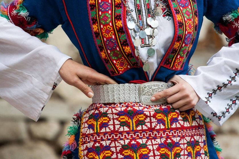 Размисли върху българската женска носия