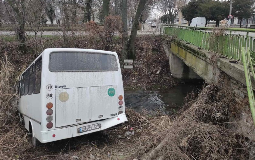 bus fell bridge into river village zhelyo voyvoda