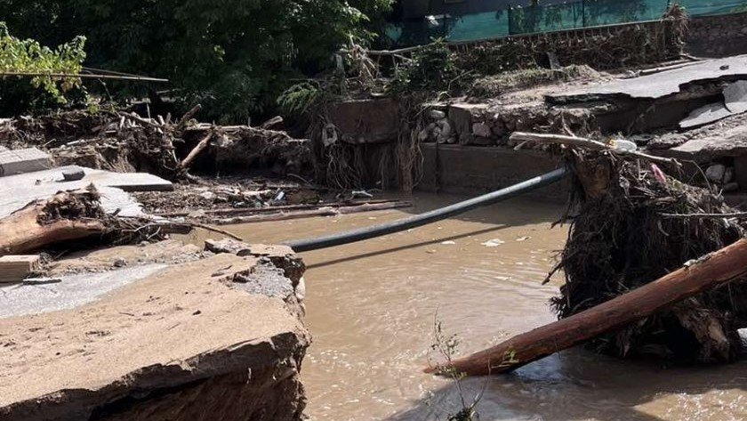 Не се възстановяват пътищата и мостовете след наводненията в село Слатина