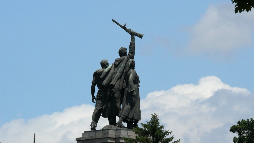 committee sofia municipal council approved dismantling monument soviet army