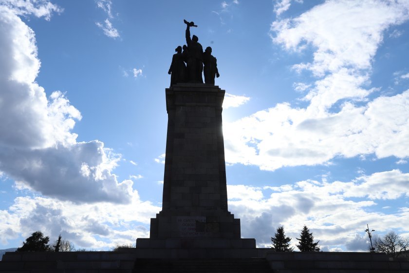 Sofia Municipal Council assigns Mayor to ask state to relocate Soviet Army Monument