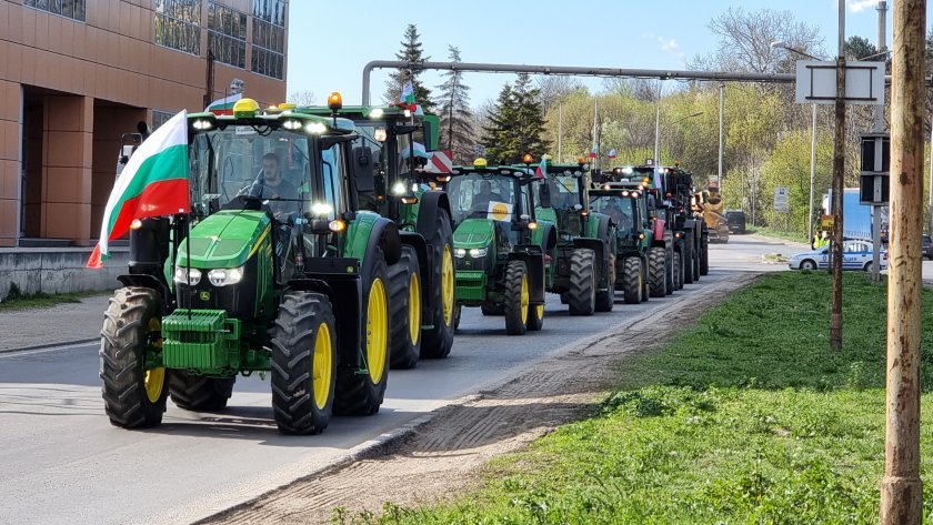 grain growers blocked traffic danube bridge border crossing rousse