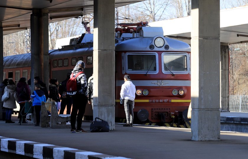 bulgarian railways provides 12700 extra seats trains over easter holidays