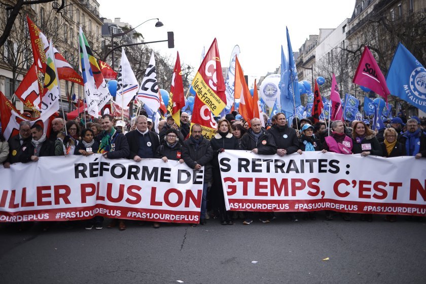 Спорната пенсионна реформа във Франция и политическото бъдеще на Макрон