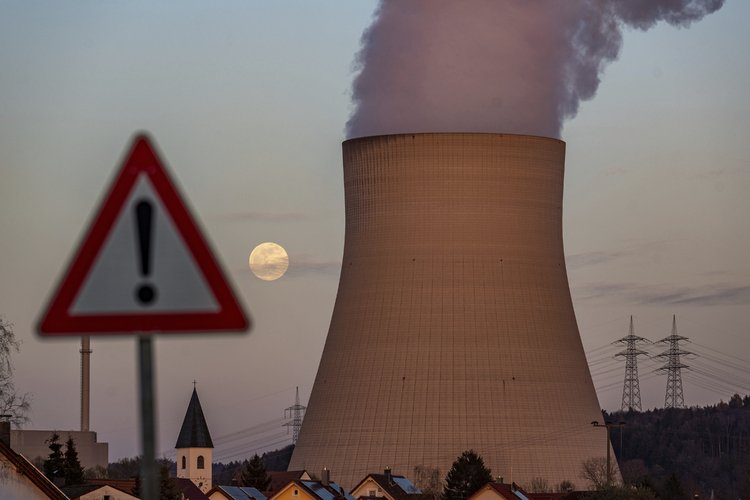 Германия затваря ядрените си реактори - каква е политическата и икономическата цена?