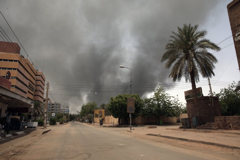 Боевете в Судан продължават. Възможна ли е хуманитарна катастрофа в района?