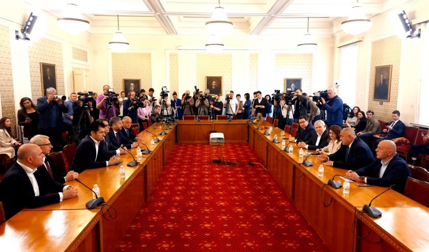 before first government forming mandate were names ministers discussed