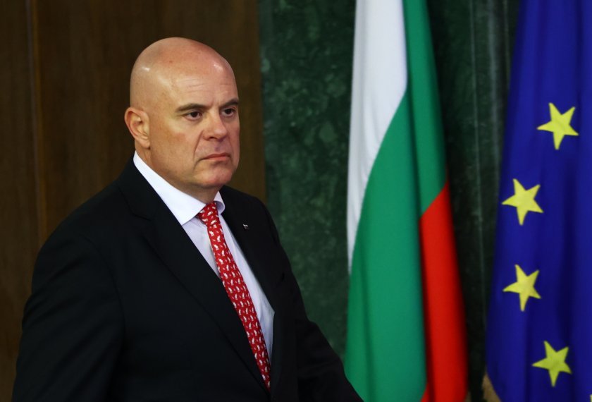 prosecutor general asks parliament lift immunity former prime minister boyko borissov