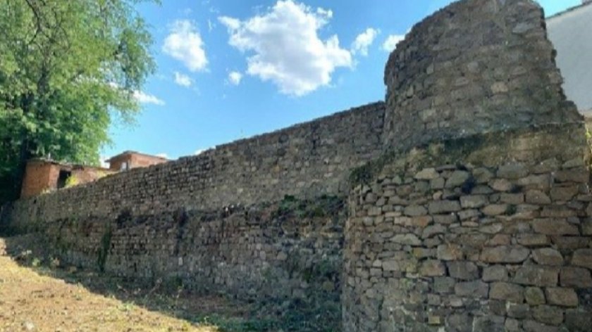 Възстановяват средновековната крепост в Ямбол