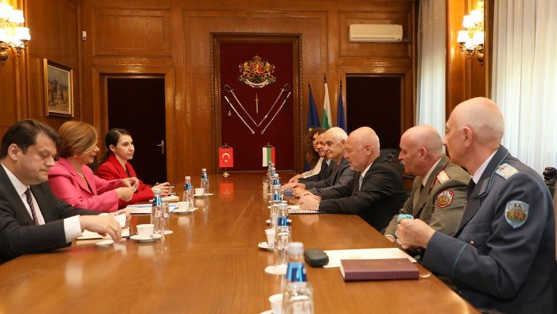 bulgaria 39s defence minister turkish ambassador discussed bilateral relations area defence