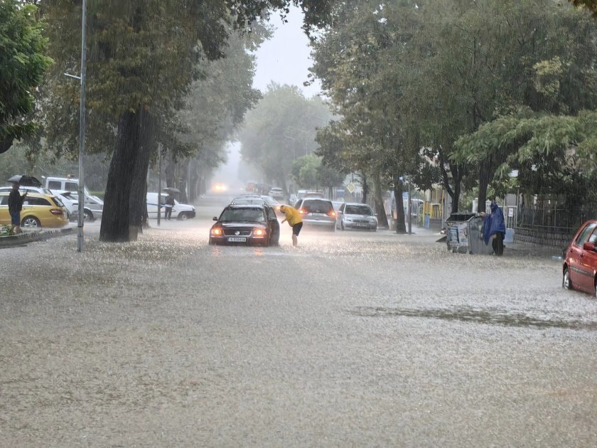 torrential rains cause severe floodings along bulgarian southern black sea coast state emergency town tsarevo people urged higher floors update