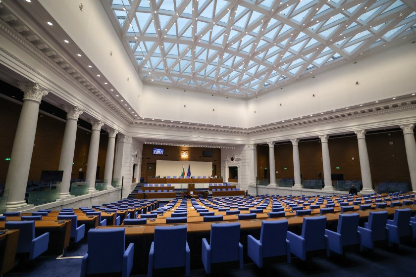 The extraordinary sitting of the Parliament scheduled for tomorrow is unlikely to take place