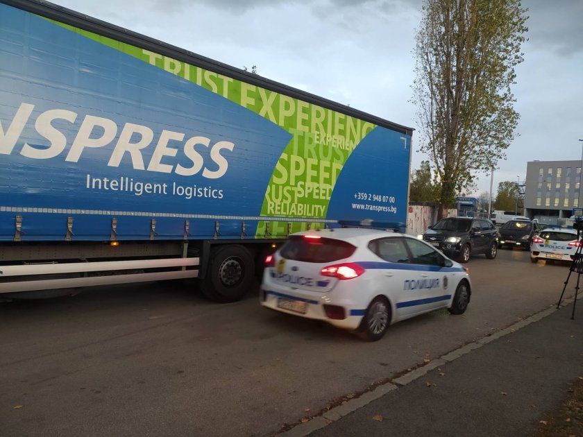 The first lorries with voting machines for the second round of Bulgaria's local elections on their way to the polling stations