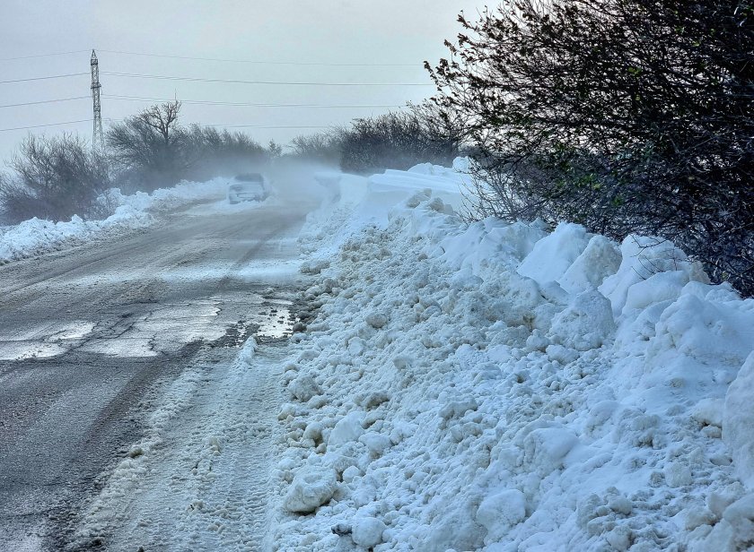 Difficult travel conditions across Bulgaria due to heavy snowfall