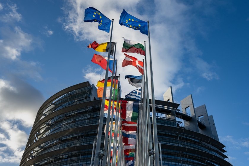 Какви са приоритетите на двете най-големи групи в Европейския парламент за предстоящите избори?