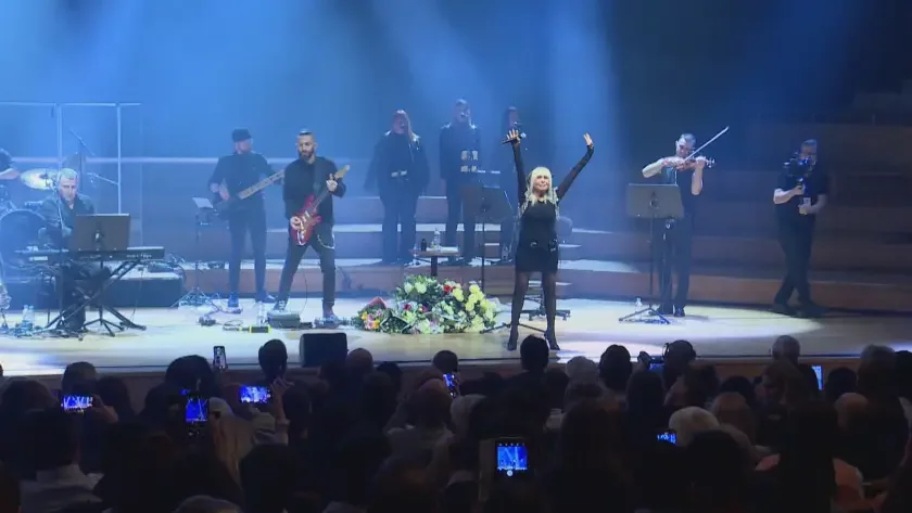 The Prima of Bulgarian pop music, Lili Ivanova, wins hearts during her live concert in Brussels