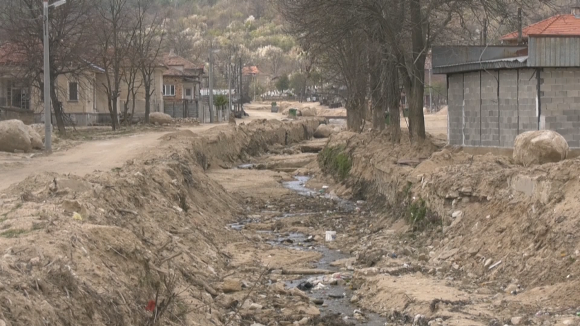 Недоволство в наводнените карловски села заради неремонтирани пътища и мостове