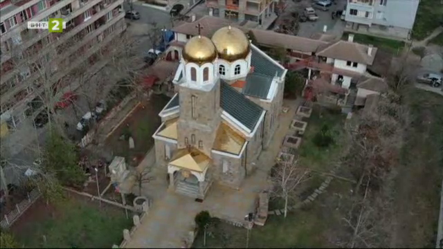 Йени джами и църквата „Свети Георги“ в Кърджали