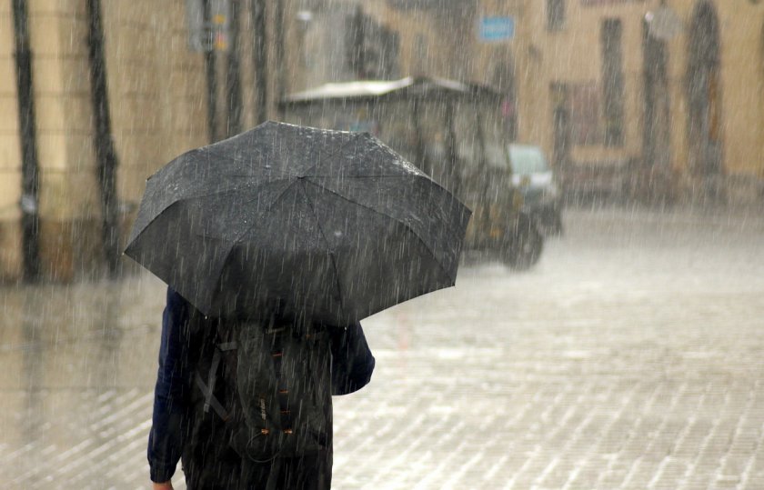 Интензивни валежи в Югозападна България днес