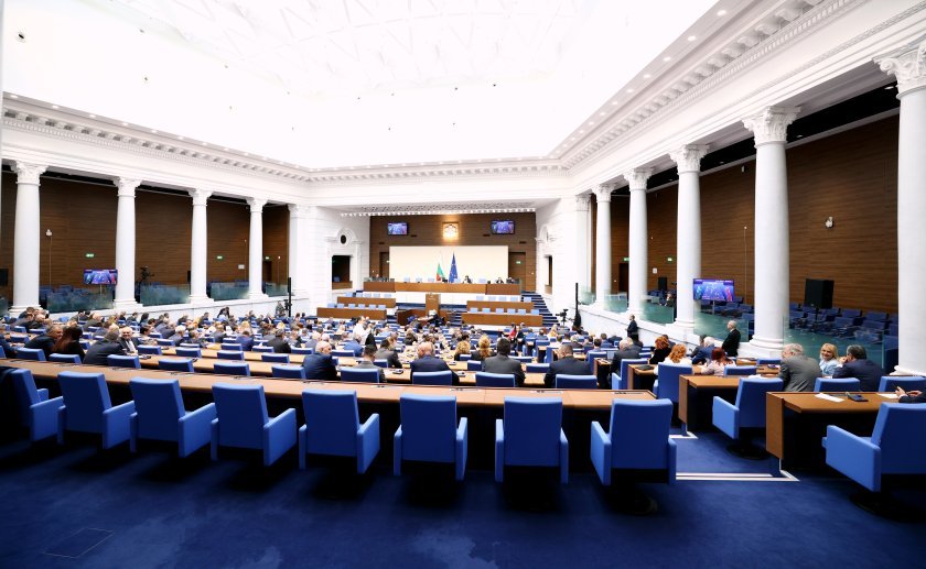 Опозицията със заявка за вот на недоверие срещу служебното правителство - 18.04.2024