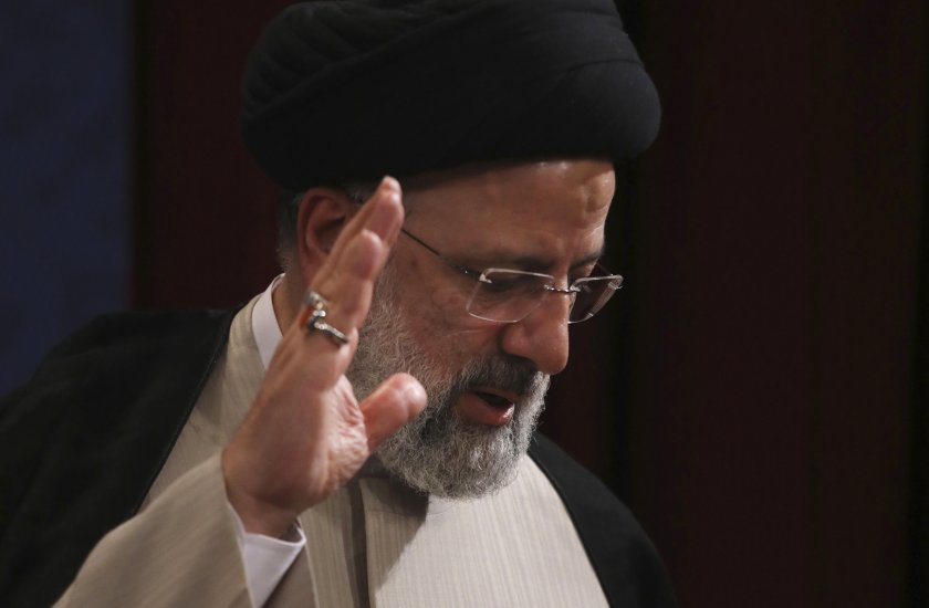 След смъртта на иранските президент и външен министър - какви ще са промените в страната