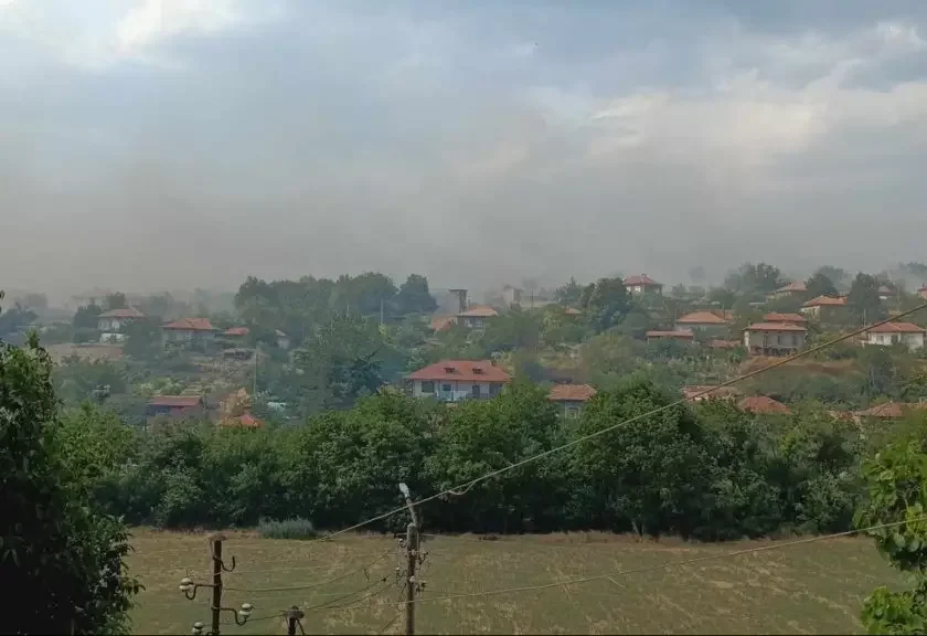 Wildfire inferno grows: More than 15 houses burnt down in the village of Otets Paisievo in Plovdiv district