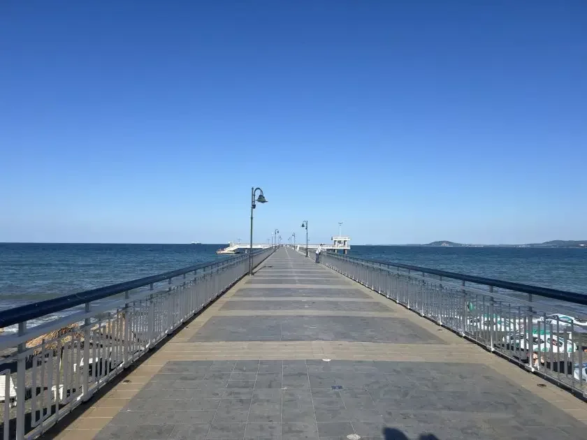 An 18-year-old boy drowned in the sea after jumping off a bridge in Burgas