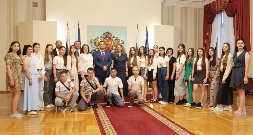 Vice President Iotova receives Ukrainian students and teachers of Bulgarian origin at the Presidency