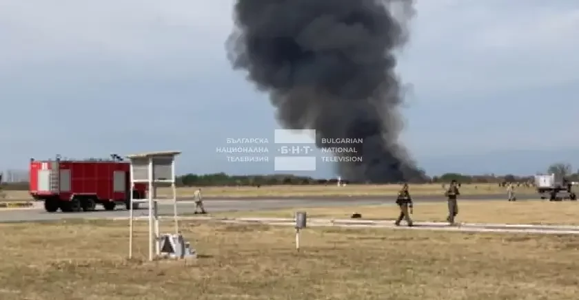 Military aircraft crashed during air show rehearsal at Graf Ignatievo air base (video) - update