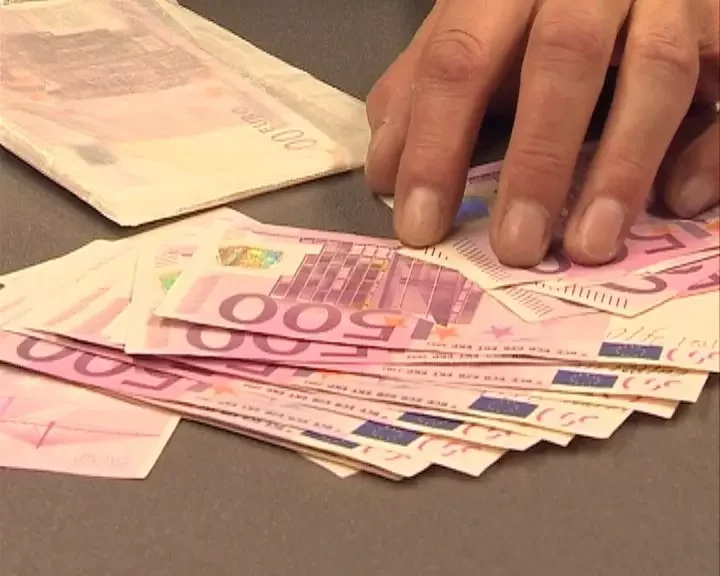 Three arrested in a hit on super high quality of fake banknotes in Shumen