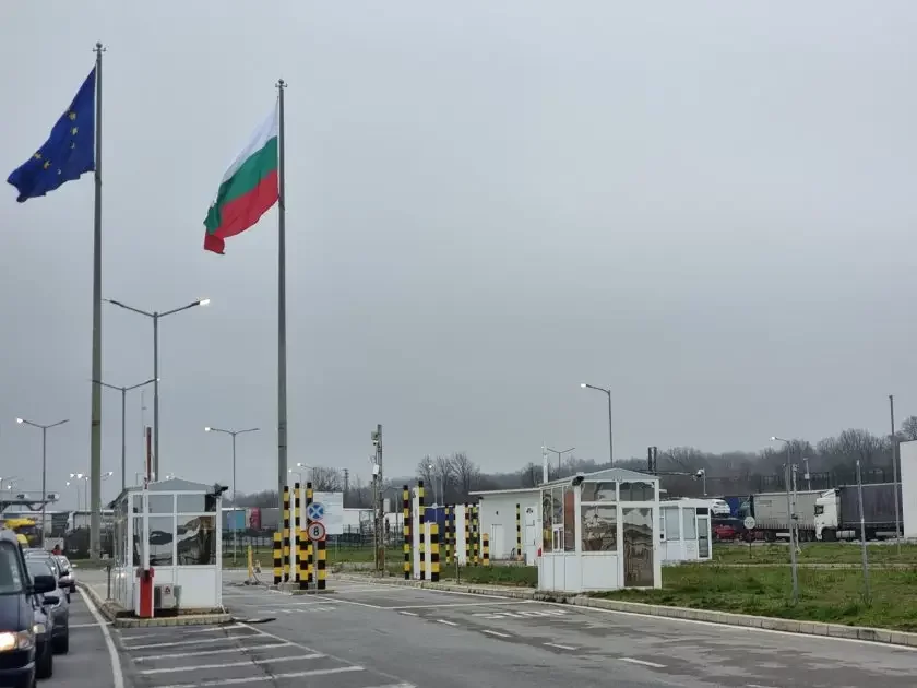 Truck traffic through Lesovo border crossing resumes