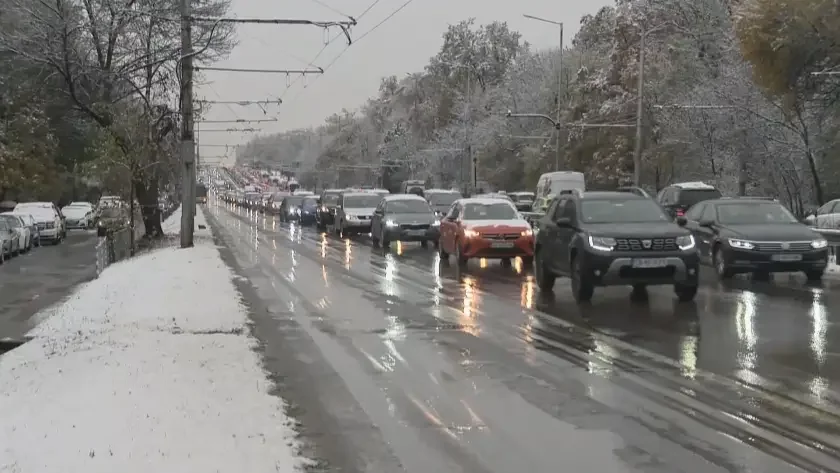 Snow causes traffic jams and driving difficulties in Sofia