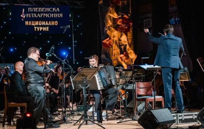 В света на музиката