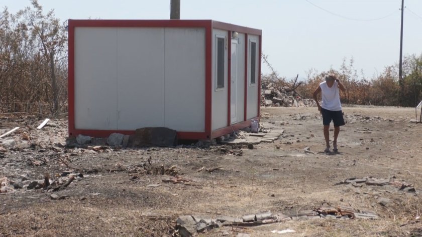 20 çocuk yangında evsiz kalan bir yaşlıya yardım eli uzatmak için oyuncaklarını sattı 