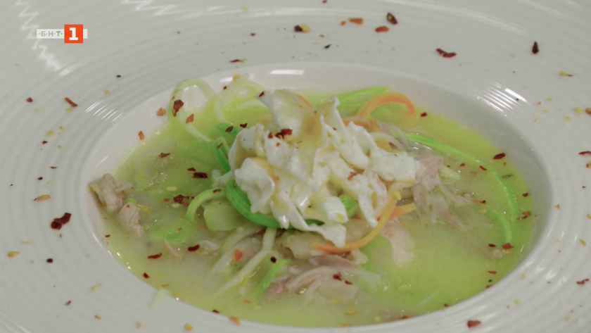 Лека пилешка супа и ризото с наденички