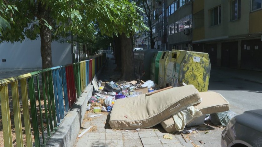 Мебели, електроуреди и строителни отпадъци се изхвърлят безразборно