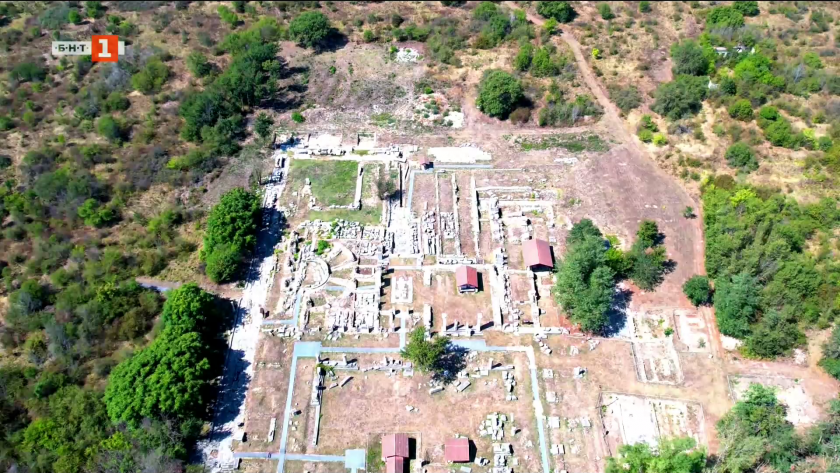 Домове върху улицата! Залезът на Никополис ад Иструм