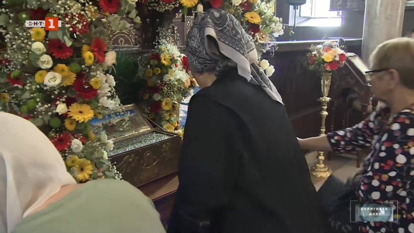 Поклонение в Сливенската епархия пред пояса на Светата Богородица