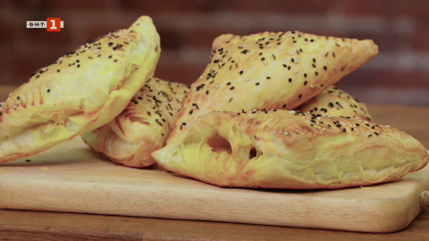 Мини пайове "Стефани" и пълнени чушки със сирене по гръцки