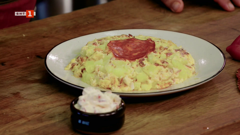 Фритата с чушки и сирене и апетитка със зелени чушки