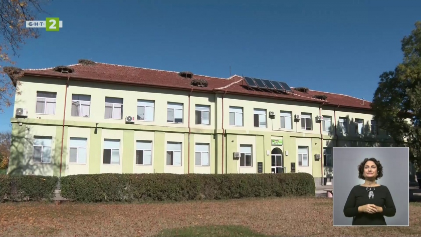 Щъркеловото училище в село Белозем на 180 години