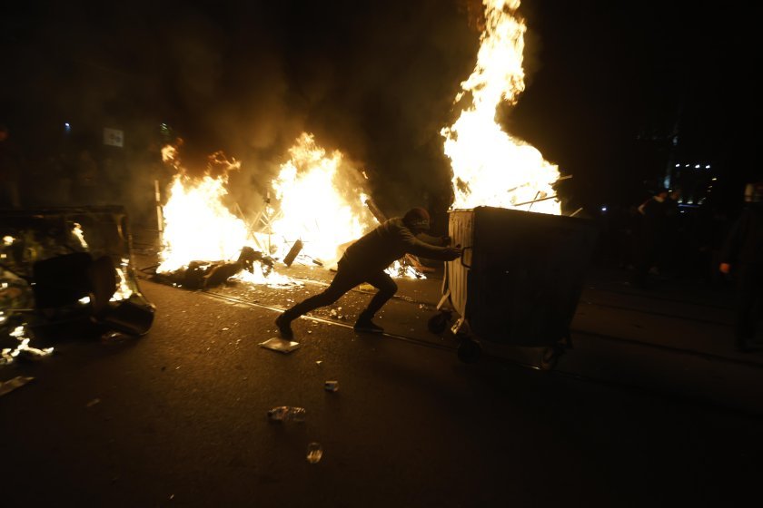 Dün geceki protestoda 70'ten fazla kişi gözaltına alındı