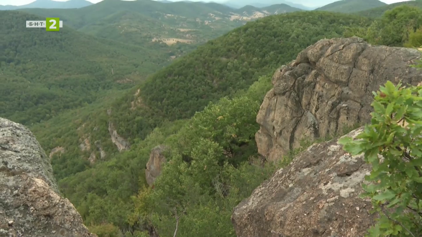 Жълтата пещера до село Буково
