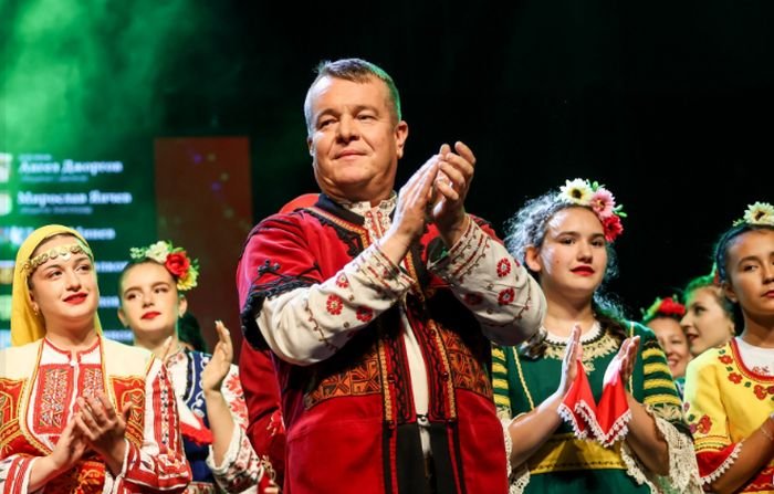 "Илия Луков и приятели"